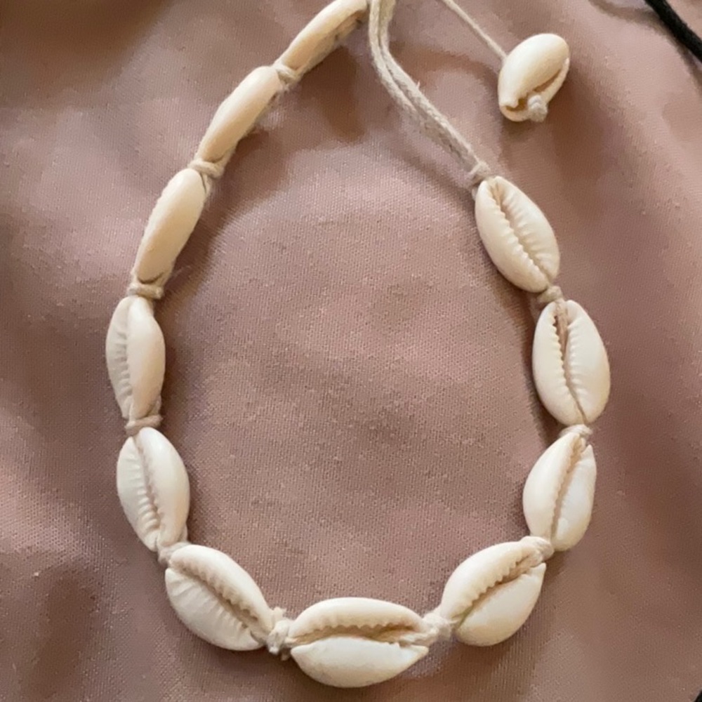 Shell necklace and bracelet - Picture 2 of 3